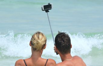 6 Ways to Take Great Photos of Yourself While Traveling Alone